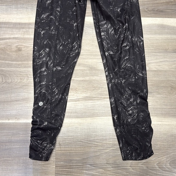 Lululemon Black Patterned Leggings size 4 - Picture 9 of 11